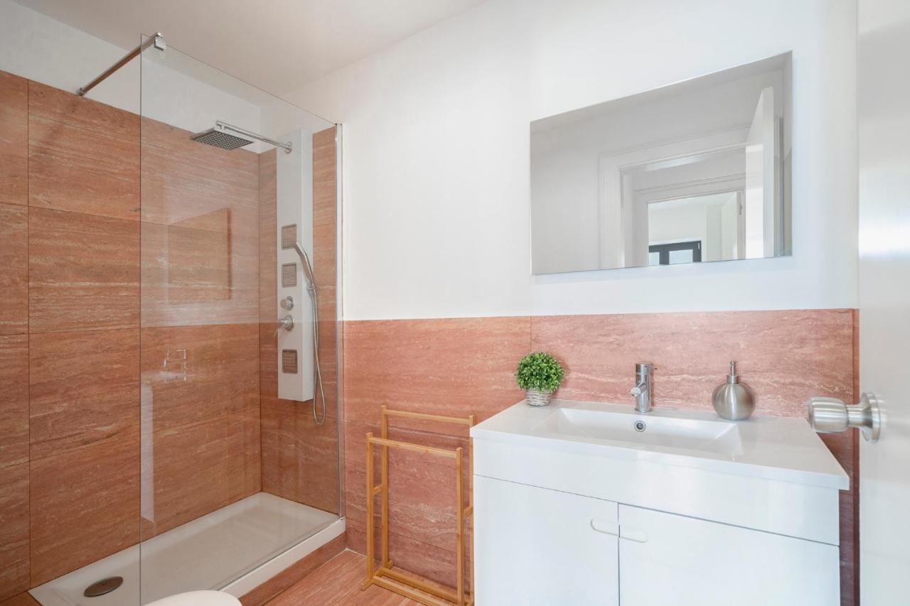 Warm And Cozy Parquet Flooring Apartment In Almada Eksteriør billede