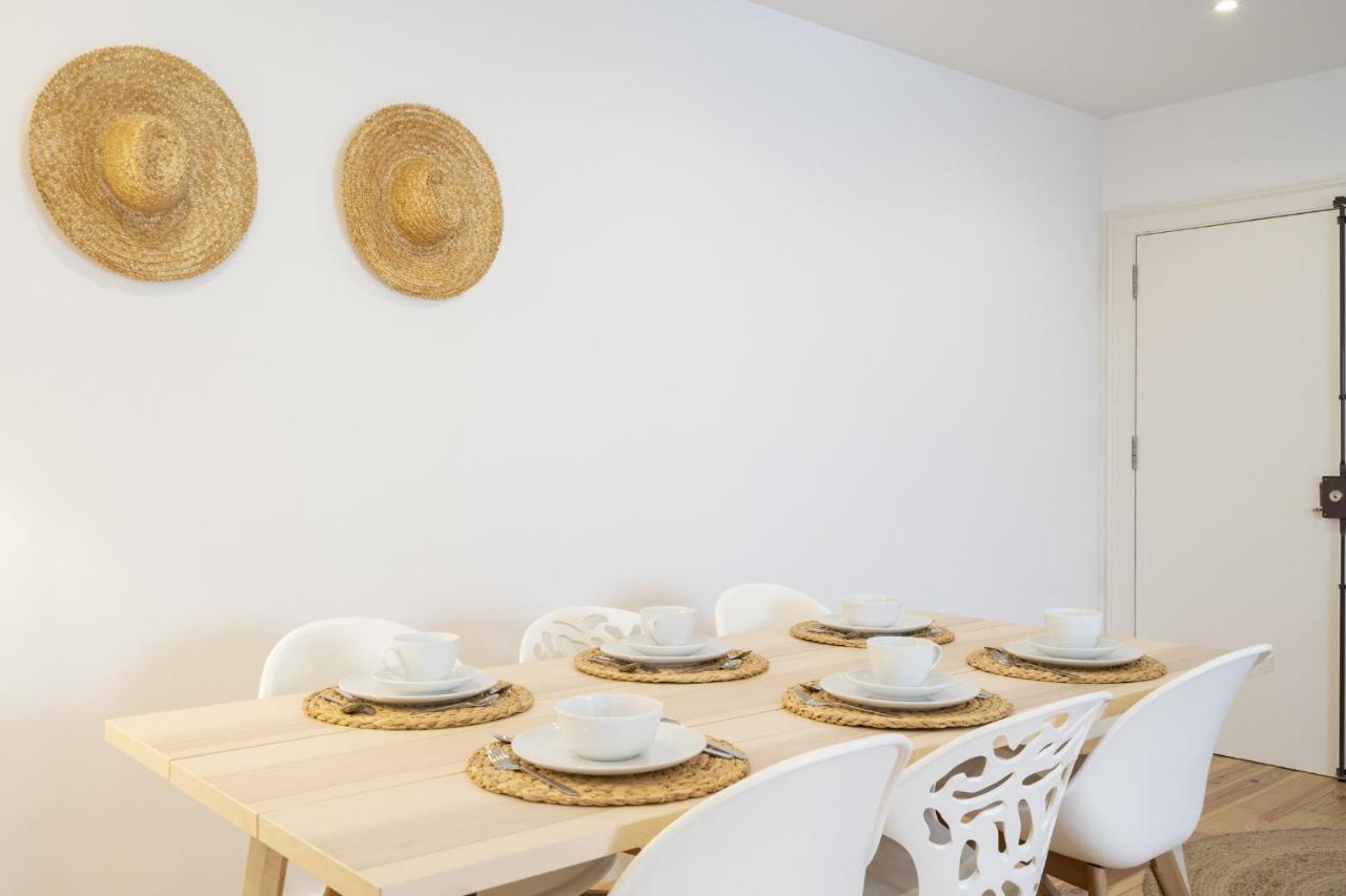 Warm And Cozy Parquet Flooring Apartment In Almada Eksteriør billede