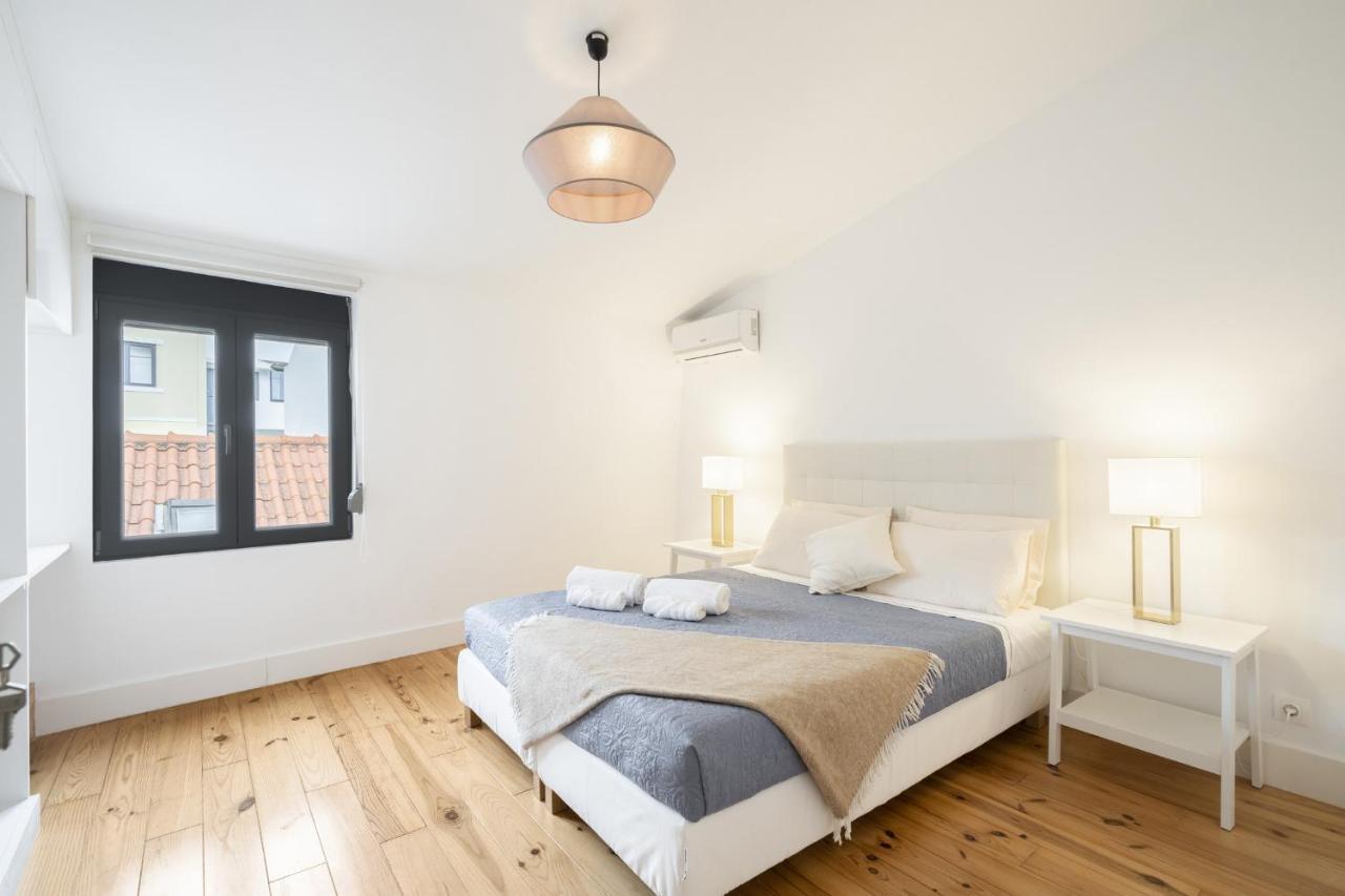 Warm And Cozy Parquet Flooring Apartment In Almada Eksteriør billede