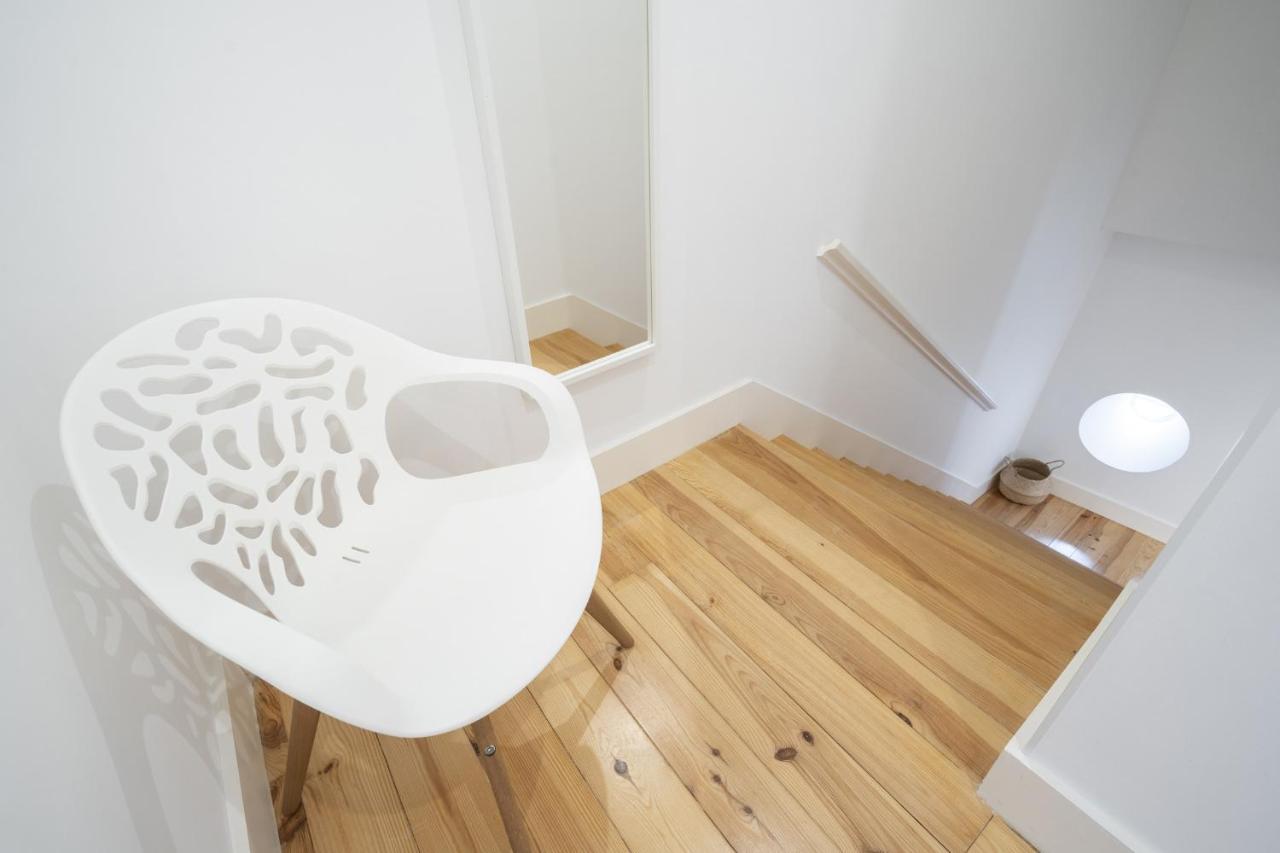 Warm And Cozy Parquet Flooring Apartment In Almada Eksteriør billede